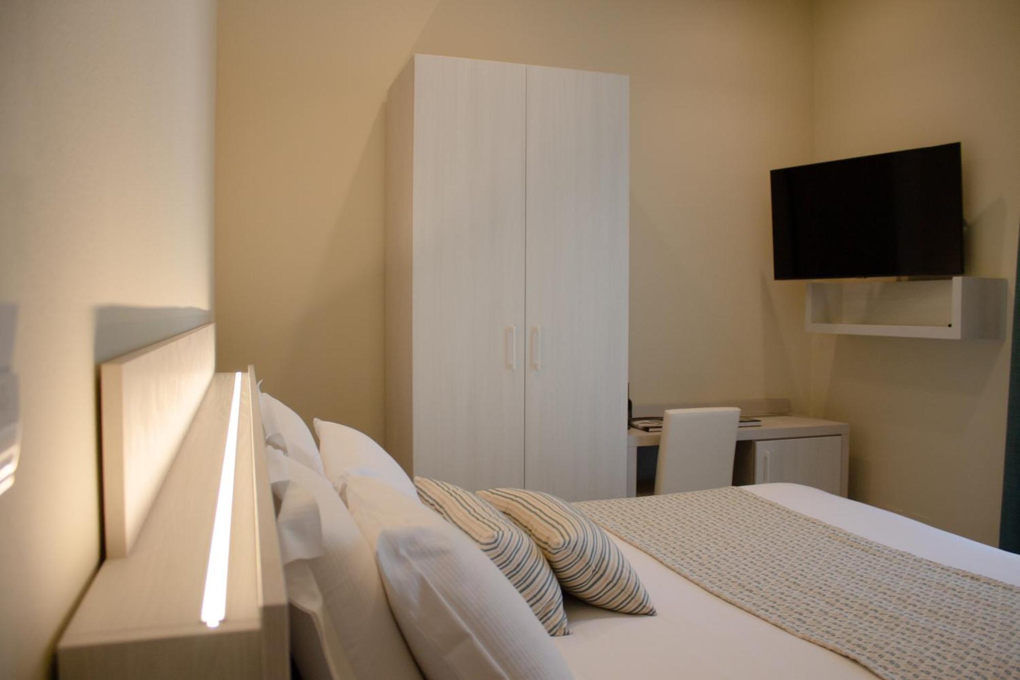 Doride Suites Boutique Hotel Марина-ди-Каррара Экстерьер фото