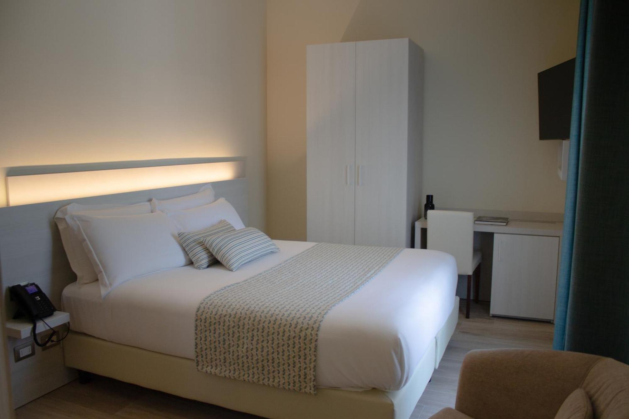 Doride Suites Boutique Hotel Марина-ди-Каррара Экстерьер фото