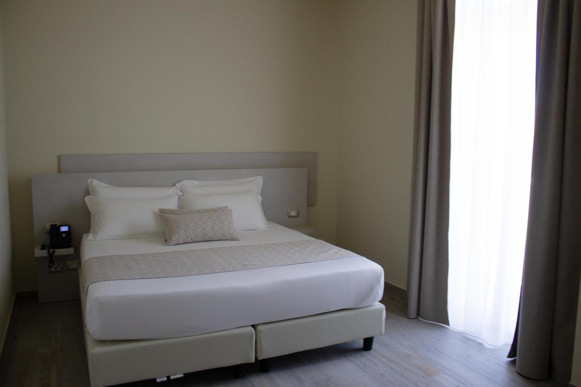 Doride Suites Boutique Hotel Марина-ди-Каррара Экстерьер фото